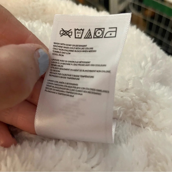 Roxy women’s faux fur lined Nordic patterned hoodie in size medium - Picture 10 of 11